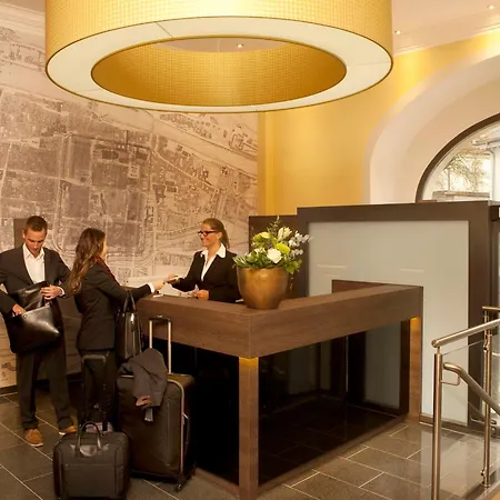 Jakob Downtown, Western Signature Collection 3*