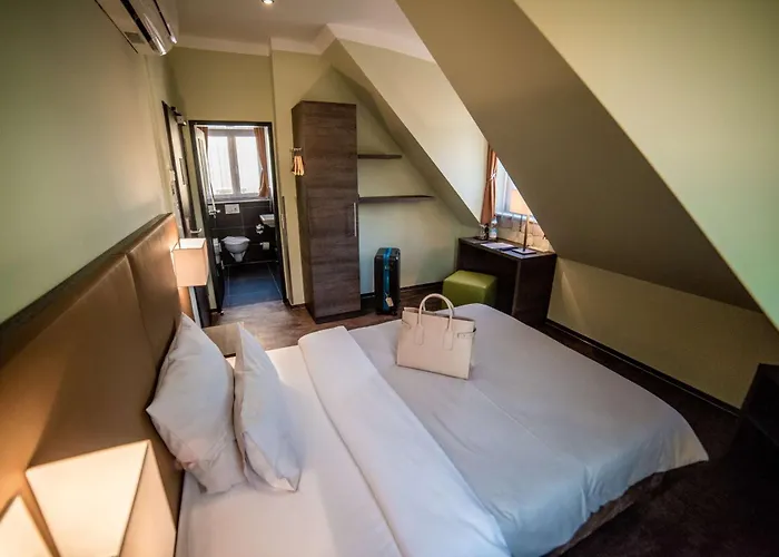 Jakob Downtown, Western Signature Collection Готель