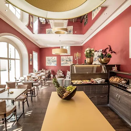 Jakob Downtown, Western Signature Collection Готель