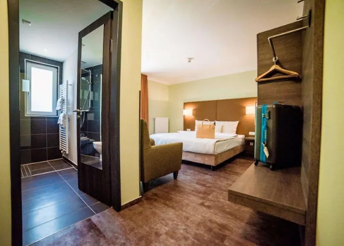 Jakob Downtown, Western Signature Collection