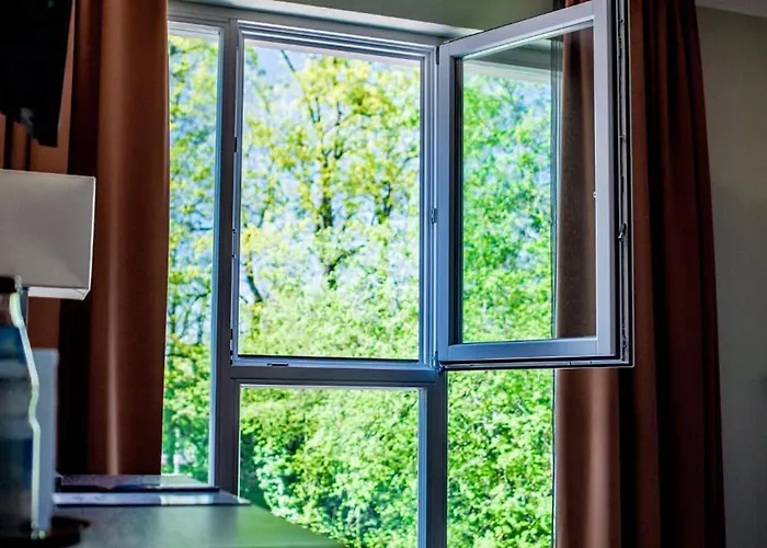 Jakob Downtown, Western Signature Collection